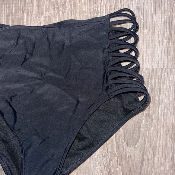 hollister two piece bathing suit - Picture 3 of 3